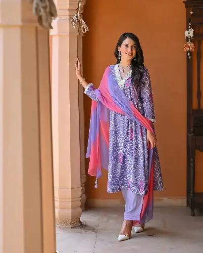 New  Anarkali kurta set with new style in sanganeri  print